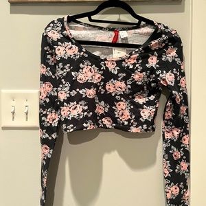 H & M size S juniors crop top.New with tags